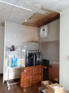 エアコン新設および内装補修を行いました。