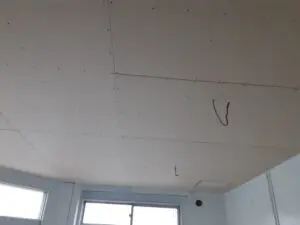 エアコン新設および内装補修を行いました。