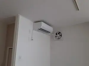 エアコン新設および内装補修を行いました。