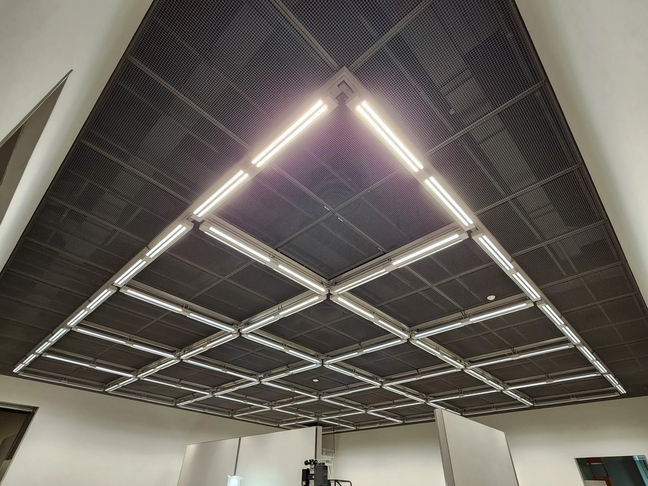 岡山県立美術館2階展示室LED化改修工事