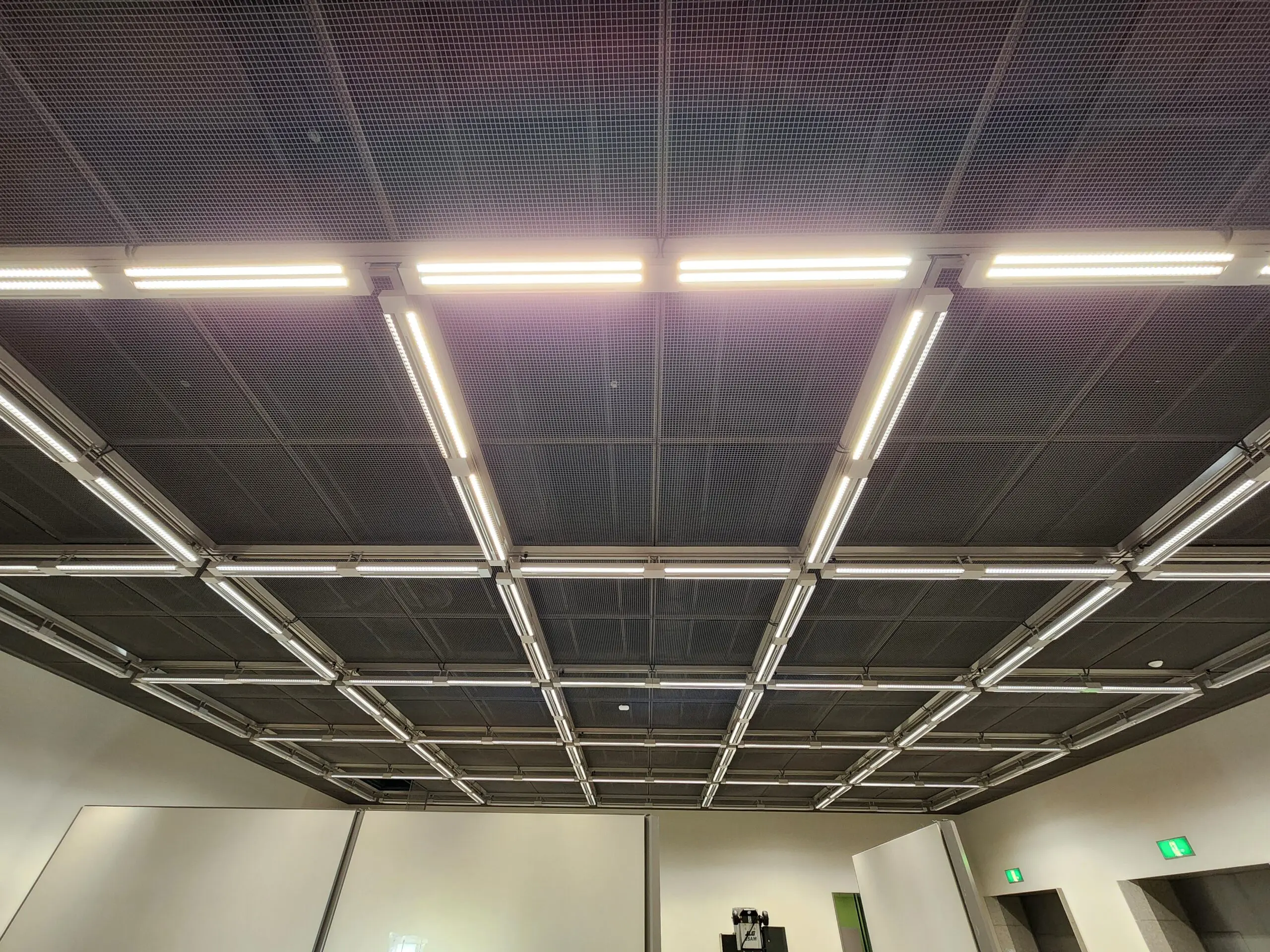 岡山県立美術館2階展示室LED化改修工事