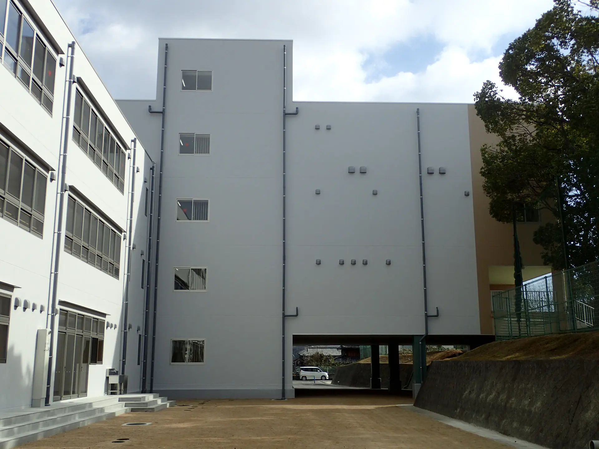 岡山市立山南学園　施設整備に伴う電気設備工事